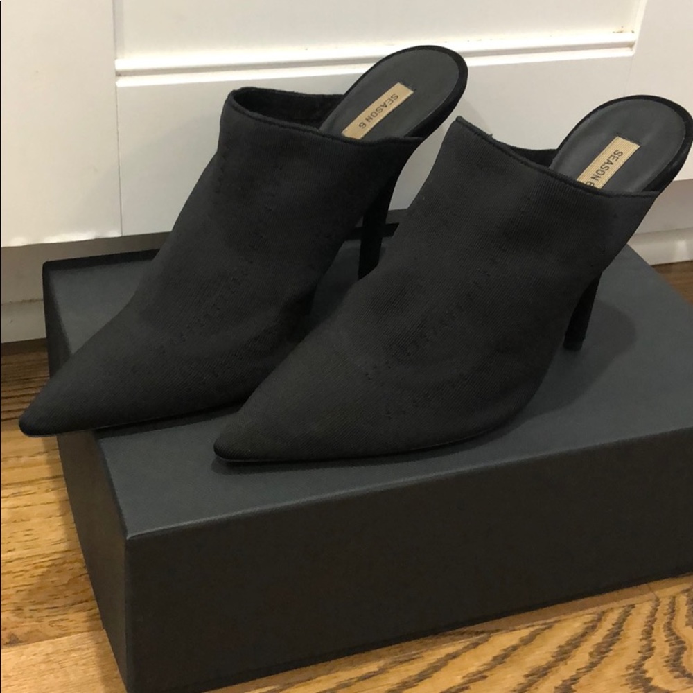 Yeezy Black Knit Mule Pumps